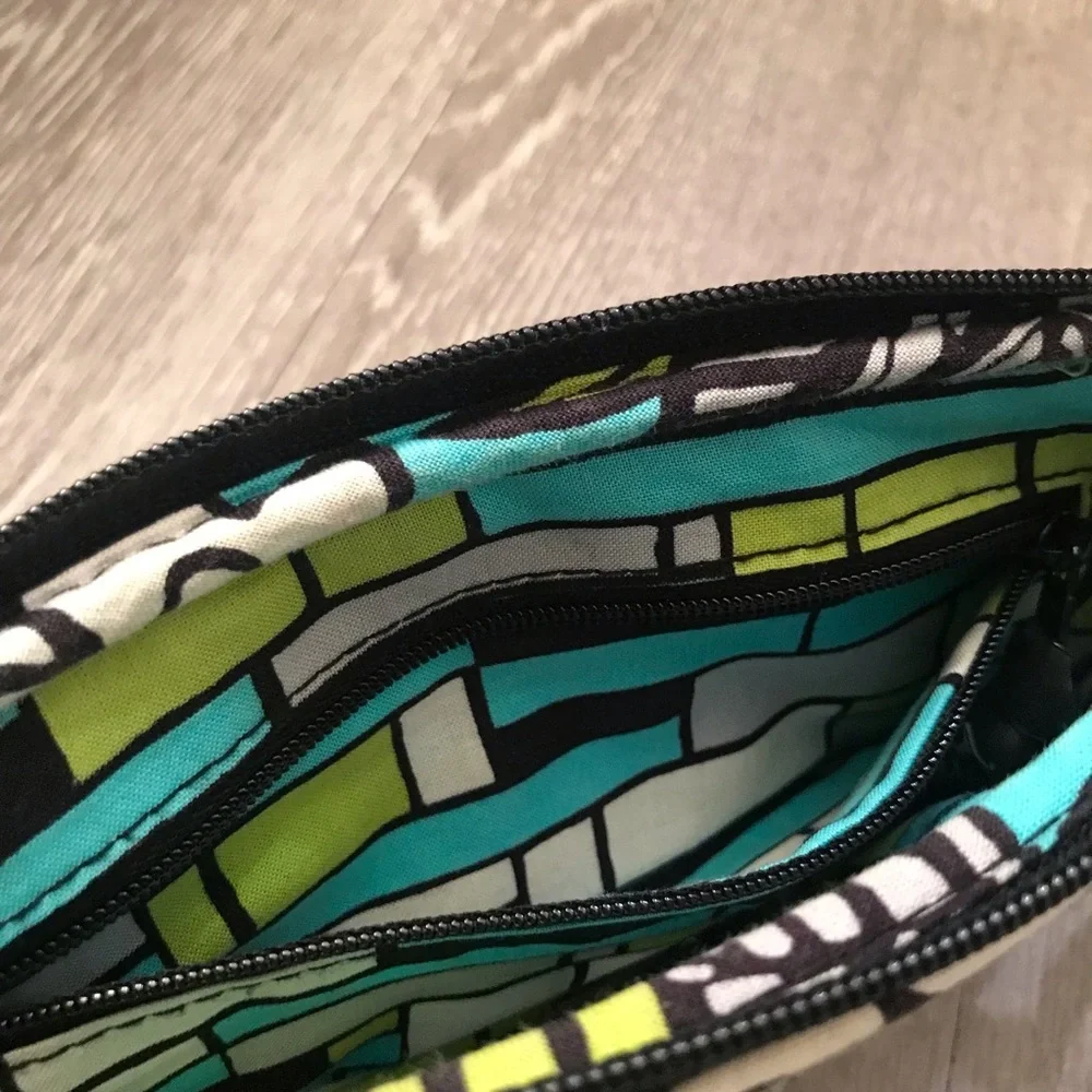 Vera Bradley Iconic Mint Flowers Accordion Wristlet Wallet‎ Bag - Picture 4 of 6